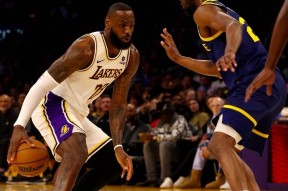 詹姆斯险胜连续三场30+，复出首战轰40分关键表现点燃全场！-欧亿体育平台